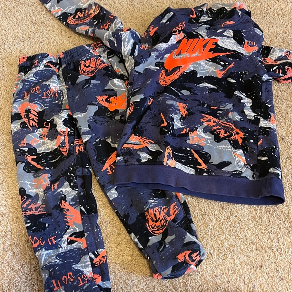 Nike hoodie & joggers